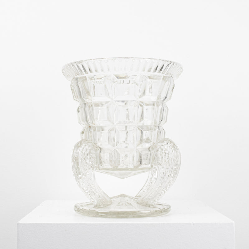 Vase en verre taillé sur pied, anses DEBEAULIEU