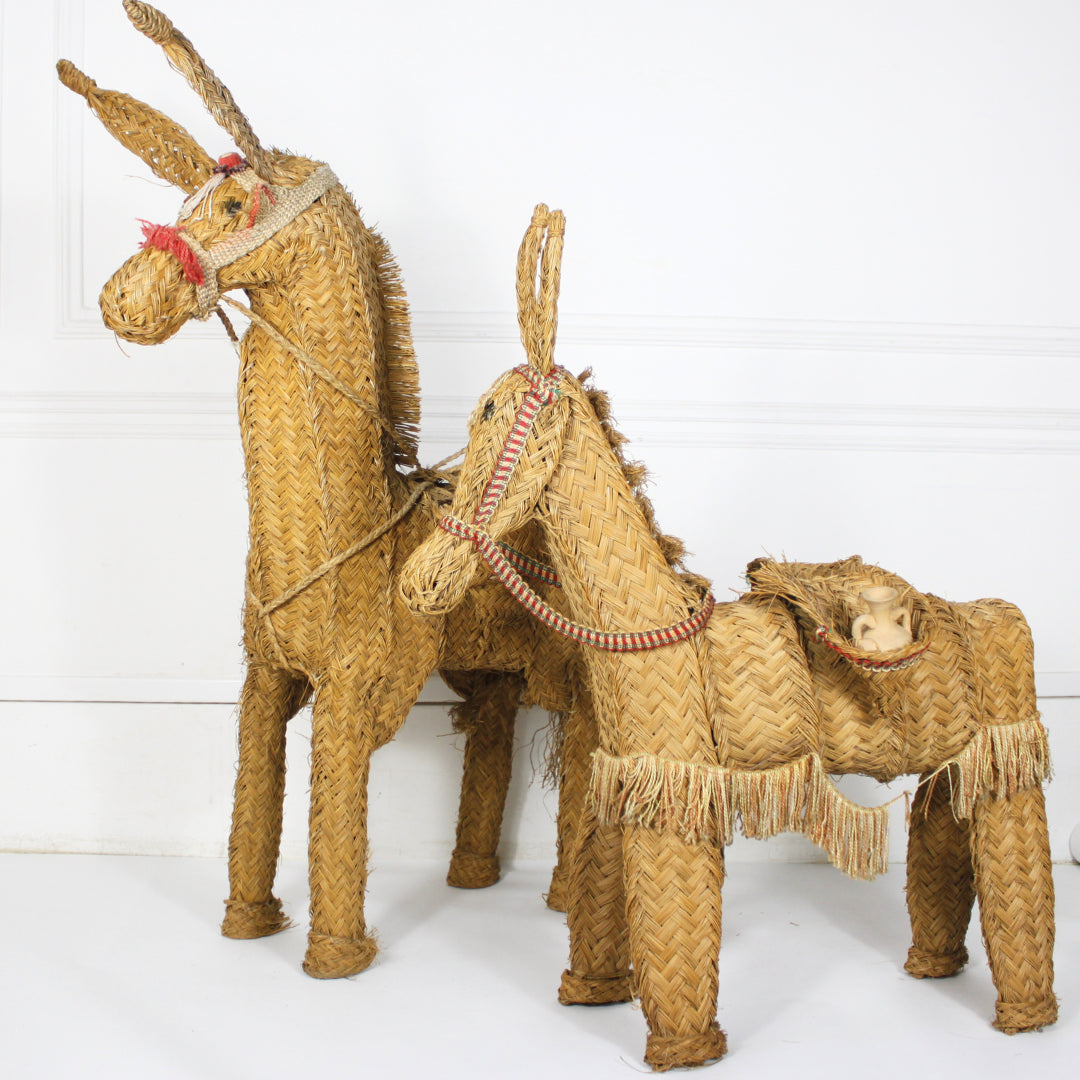 Anes en rotin vintage DEBEAULIEU