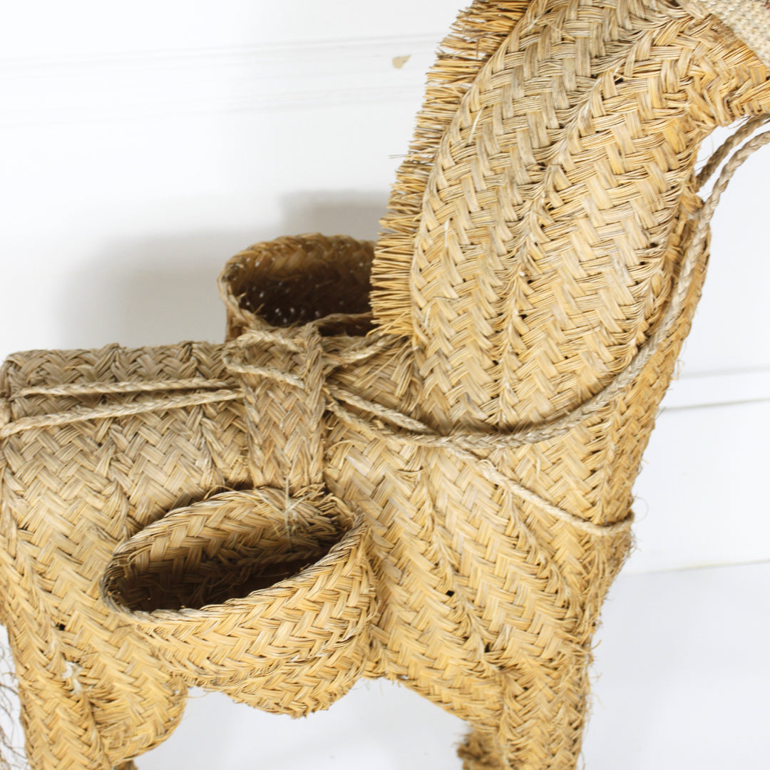 Anes en rotin vintage DEBEAULIEU