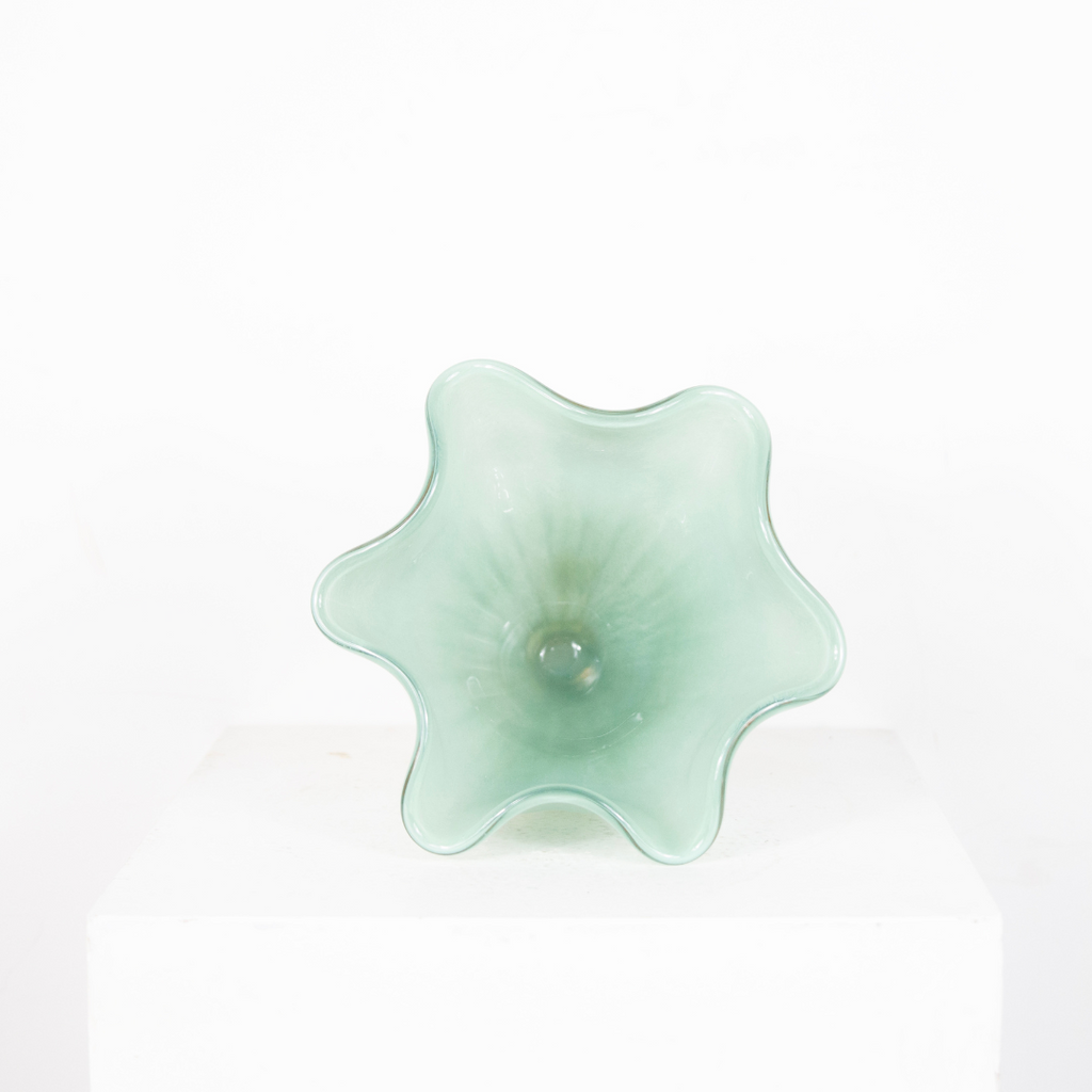Vase amphore émeraude en verre soufflé (Copie) DEBEAULIEU