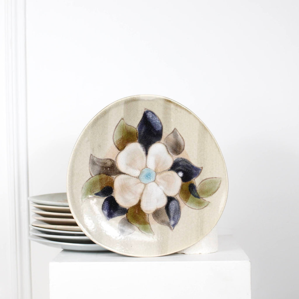Assiettes en faïence de Pornic DEBEAULIEU