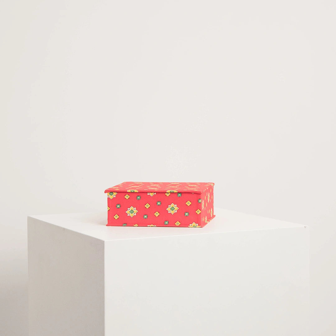 Boîte Tissu Rouge à Motifs DEBEAULIEU