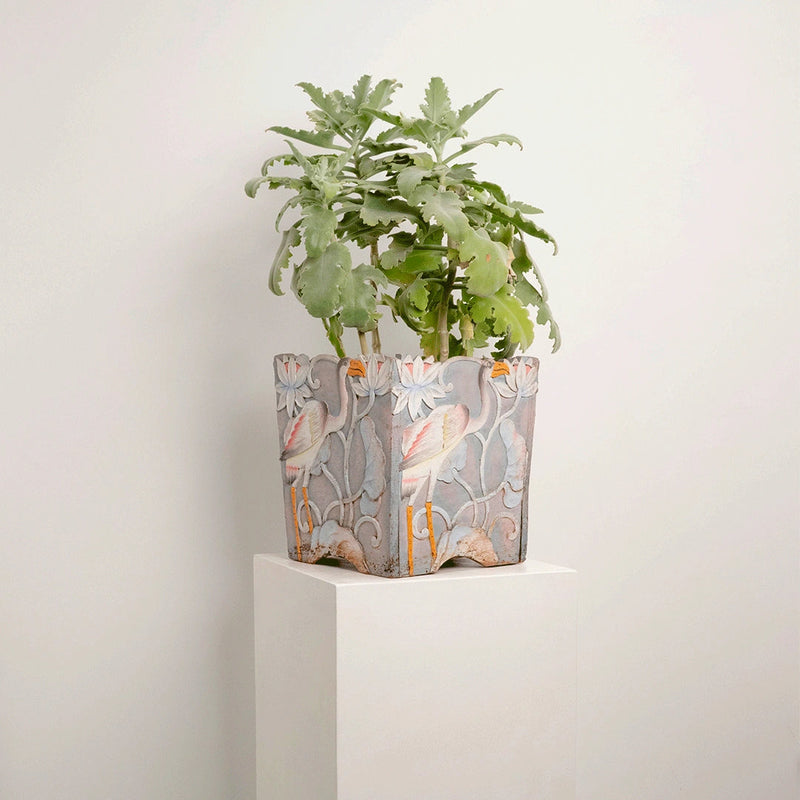 Cache-Pot en Bois Sculpté Décor Lotus et Oiseau DEBEAULIEU