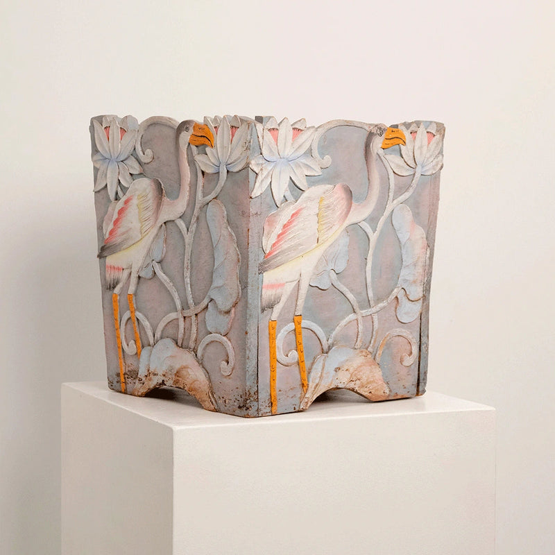 Cache-Pot en Bois Sculpté Décor Lotus et Oiseau DEBEAULIEU