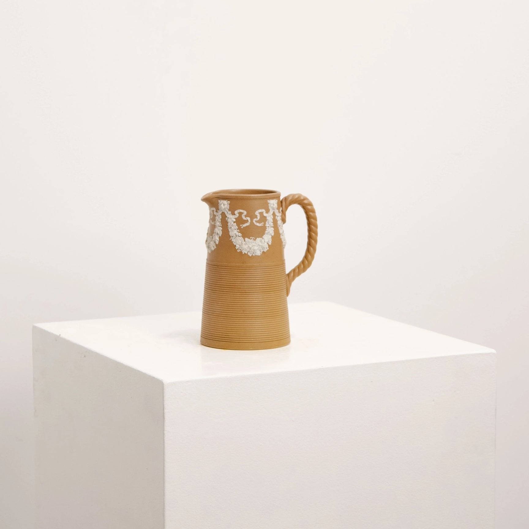Pichet Néo-Classique en Grès Biscuit DEBEAULIEU