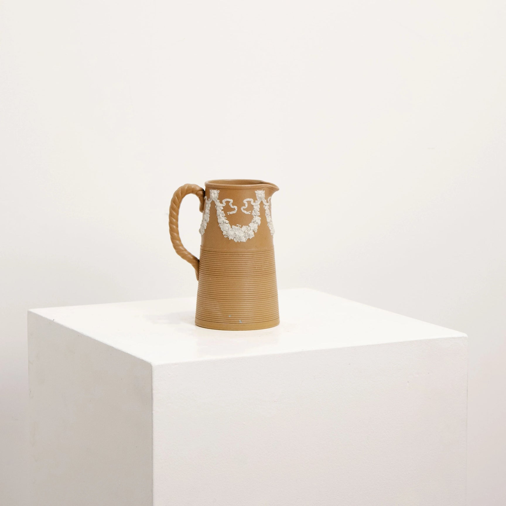 Pichet Néo-Classique en Grès Biscuit DEBEAULIEU