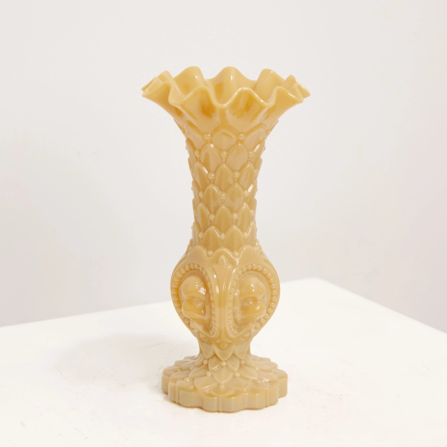 Soliflore Baroque en Verre Pressé Caramel DEBEAULIEU