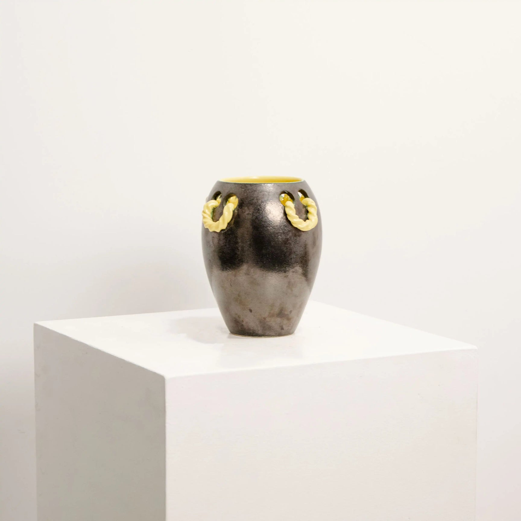 Vase Lustré aux Anneaux Torsadés DEBEAULIEU