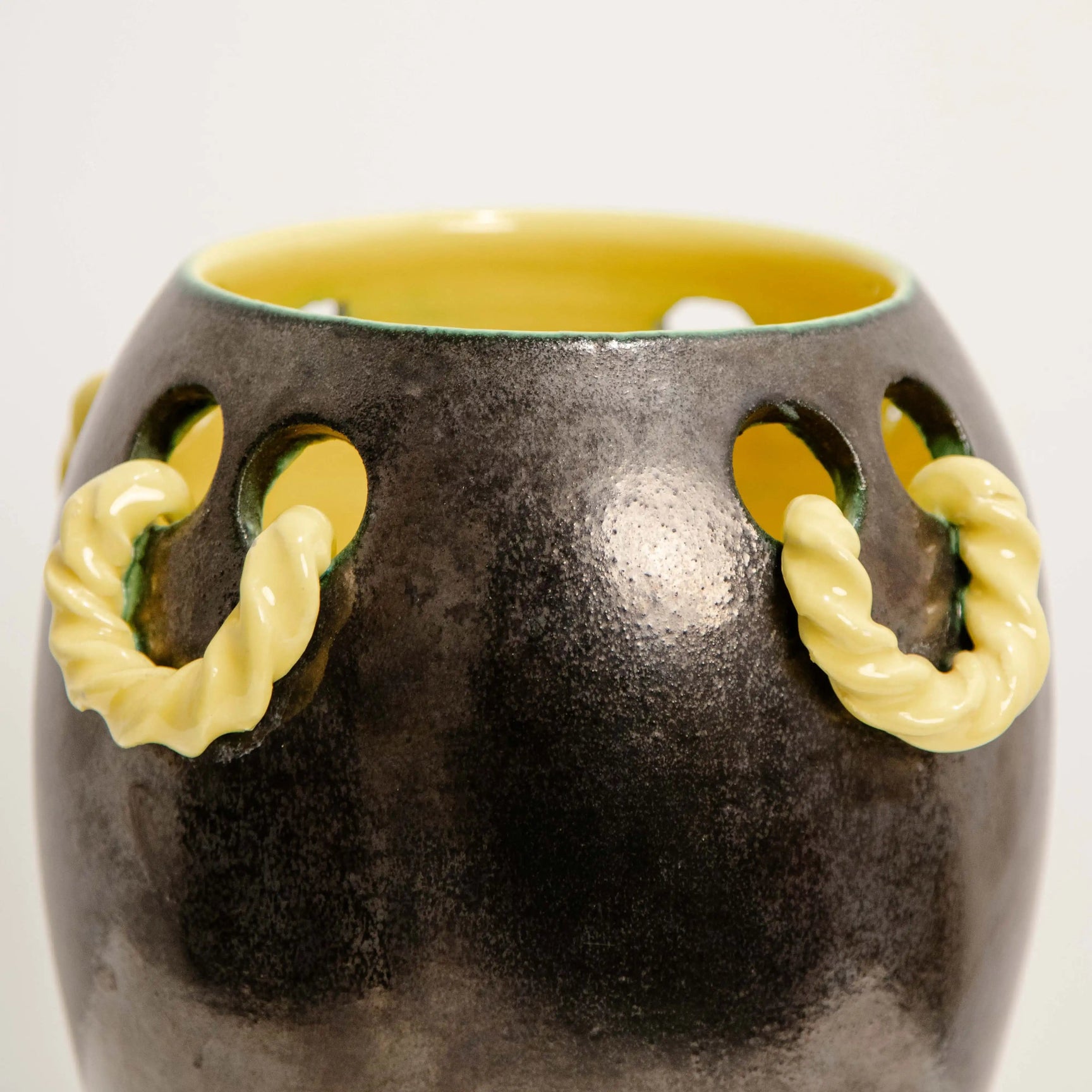 Vase Lustré aux Anneaux Torsadés DEBEAULIEU