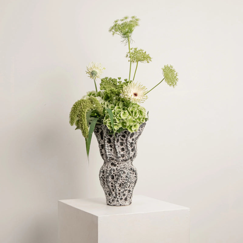 Vase Sculptural Lava Noir DEBEAULIEU