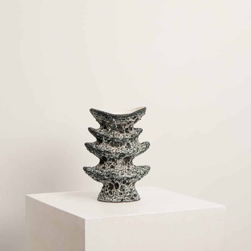 Vase Sculptural Lava Noir DEBEAULIEU