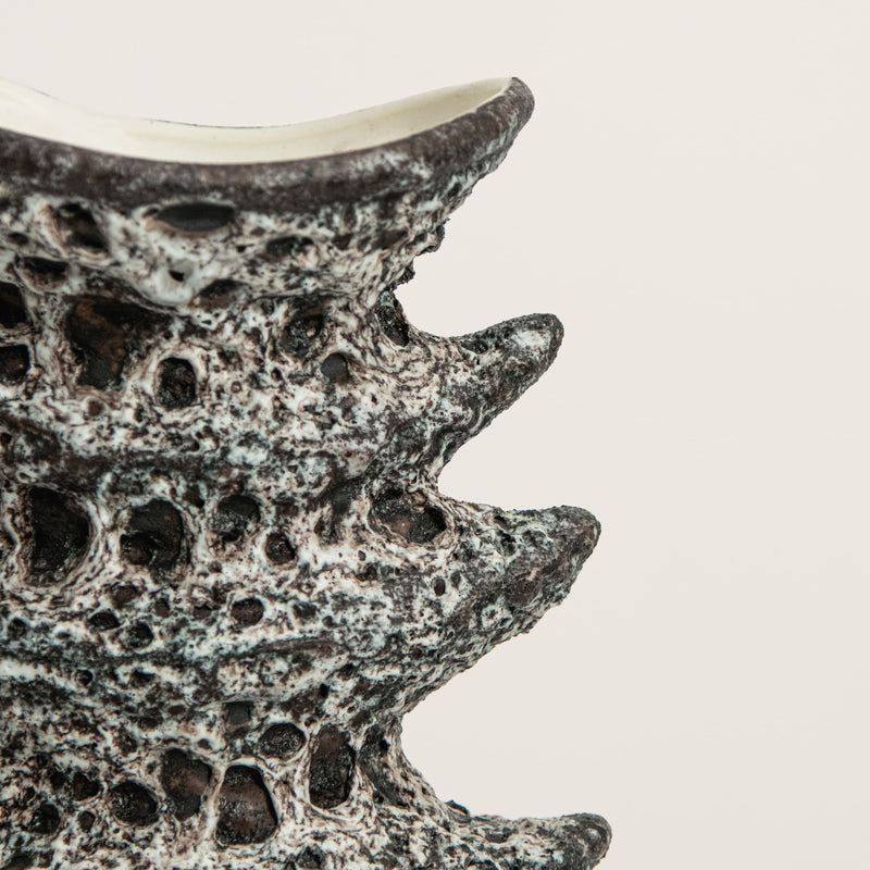 Vase Sculptural Lava Noir DEBEAULIEU