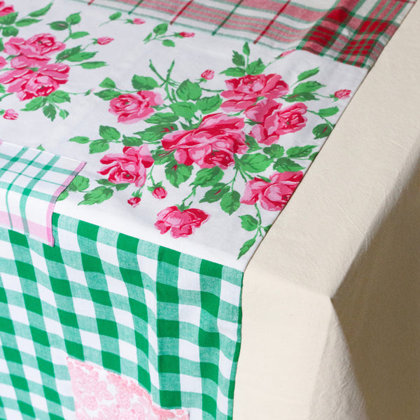 Nappe upcyclée écrue avec patchwork fleuri DEBEAULIEU
