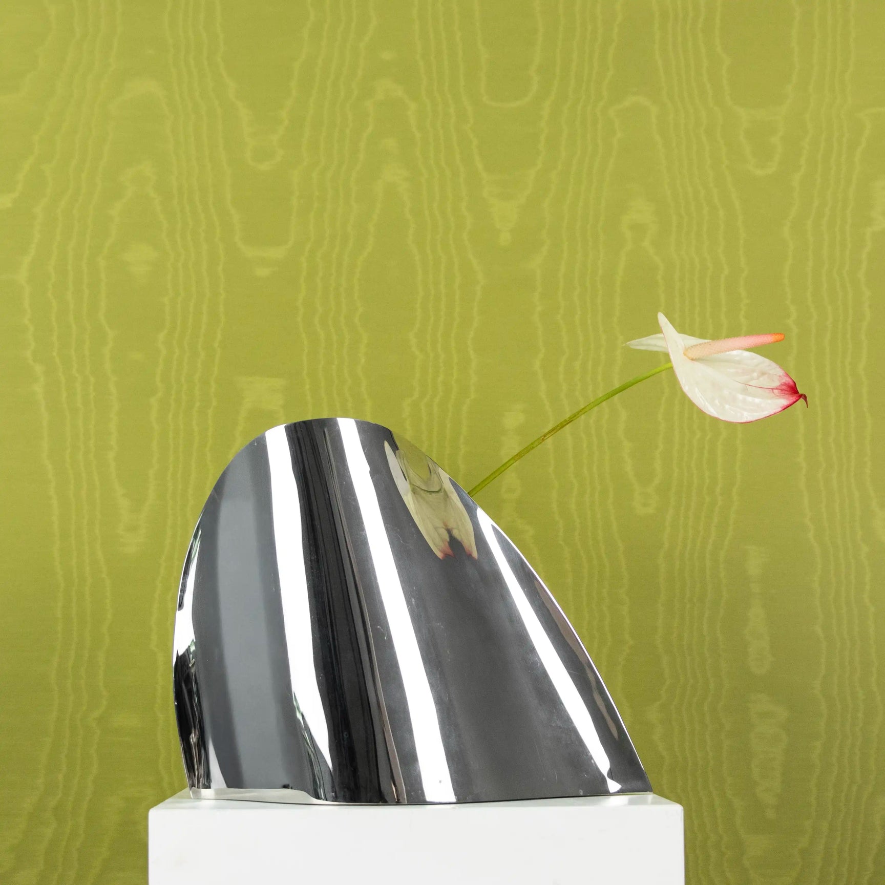 Vase Organique en Métal Poli DEBEAULIEU