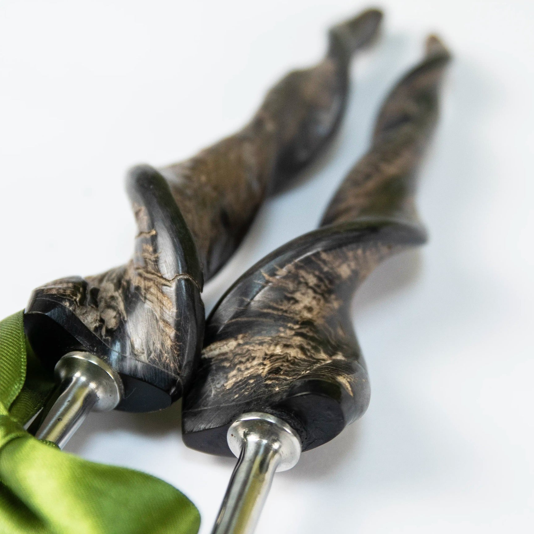 Couverts de Service en Corne Torsadée DEBEAULIEU