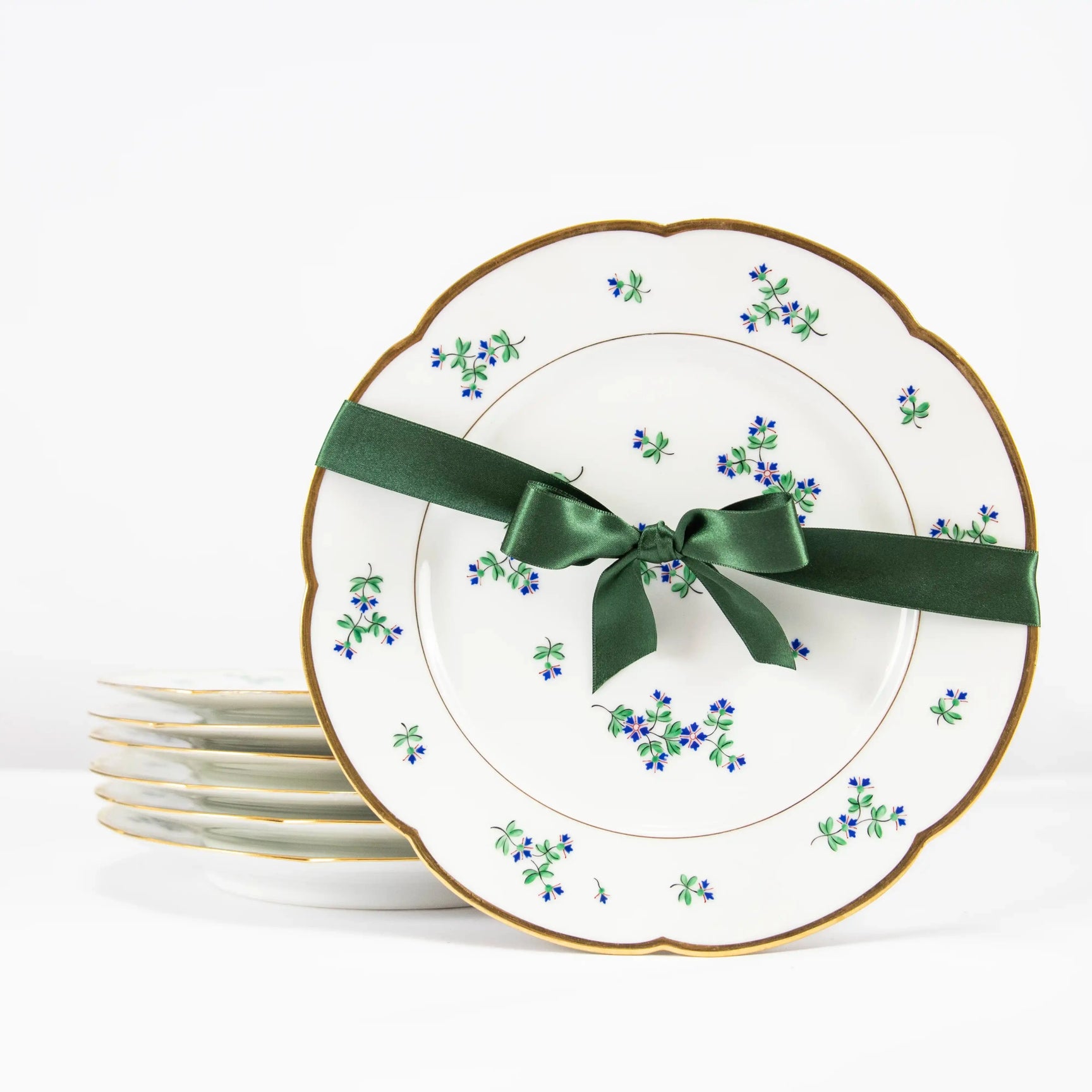 Assiettes aux fleurettes en porcelaine DEBEAULIEU PARIS