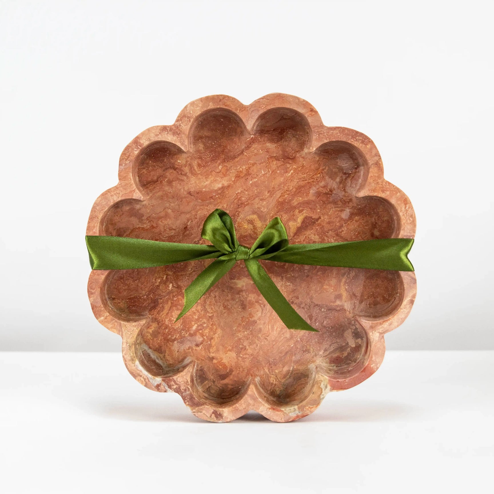 Coupe en marbre rose en forme de pétale Versmissen