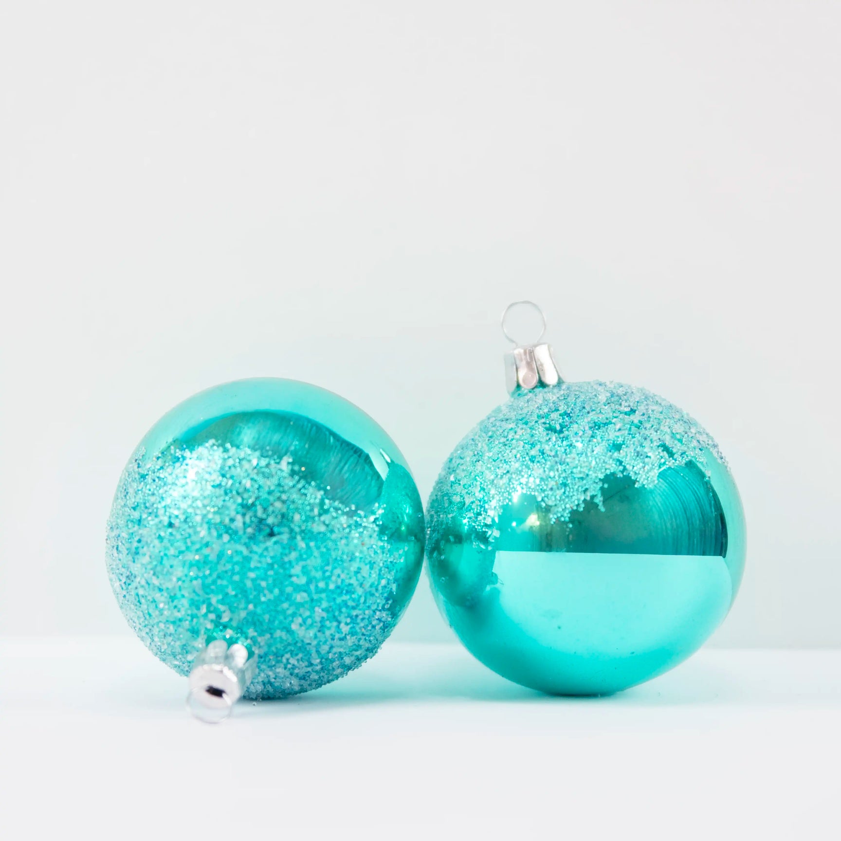 Boule givrée turquoise Ornex