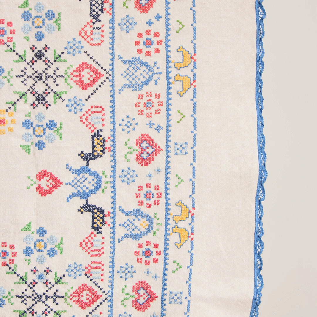 Nappe Ancienne Brodée au Point de Croix DEBEAULIEU