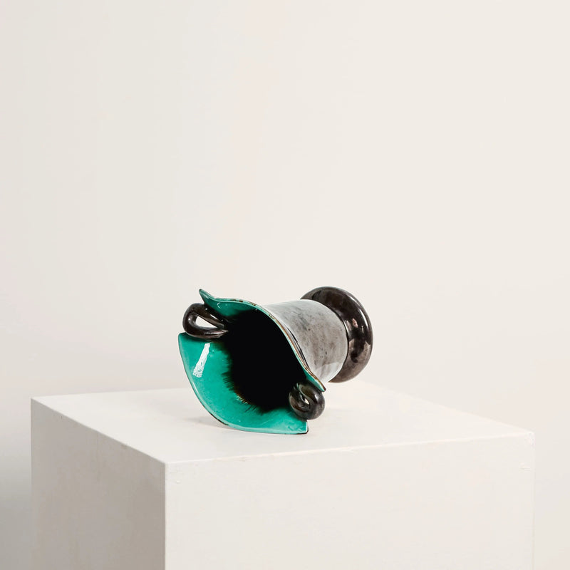 Petit Vase Noir Fond Turquoise DEBEAULIEU