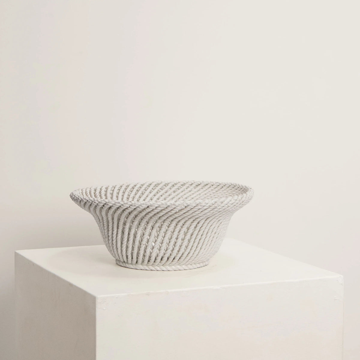 Coupe Évasée en Faïence Blanche DEBEAULIEU
