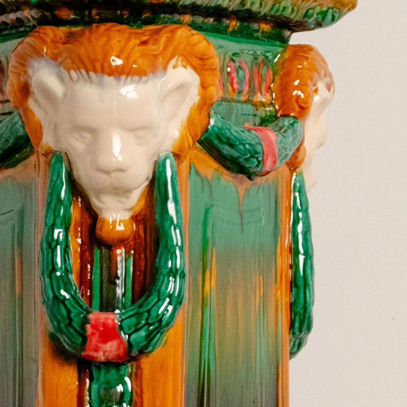 Stèle aux Lions en Céramique DEBEAULIEU