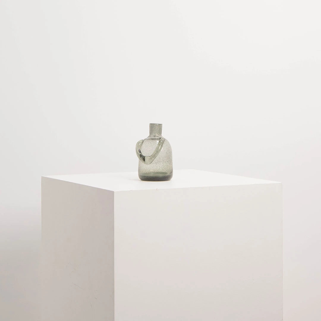 Petit Vase Soliflore en Verre Soufflé Fumé à Bras Croisés DEBEAULIEU