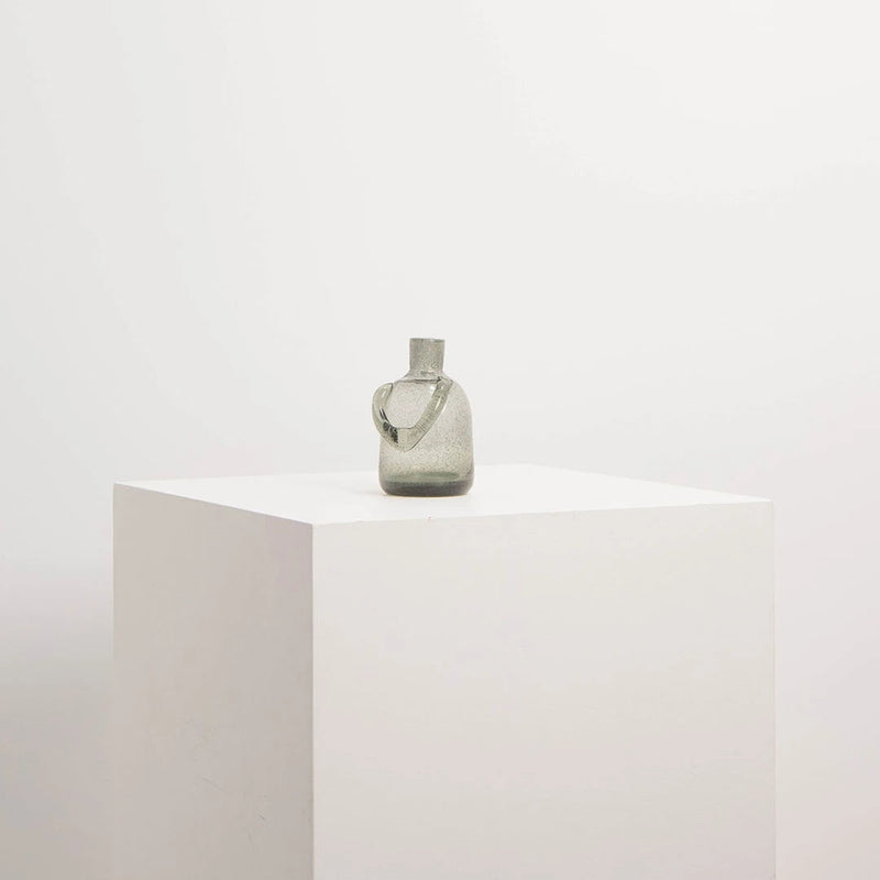 Petit Vase Soliflore en Verre Soufflé Fumé à Bras Croisés DEBEAULIEU