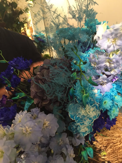 BALENCIAGA, VOIR LA VIE EN BLEU