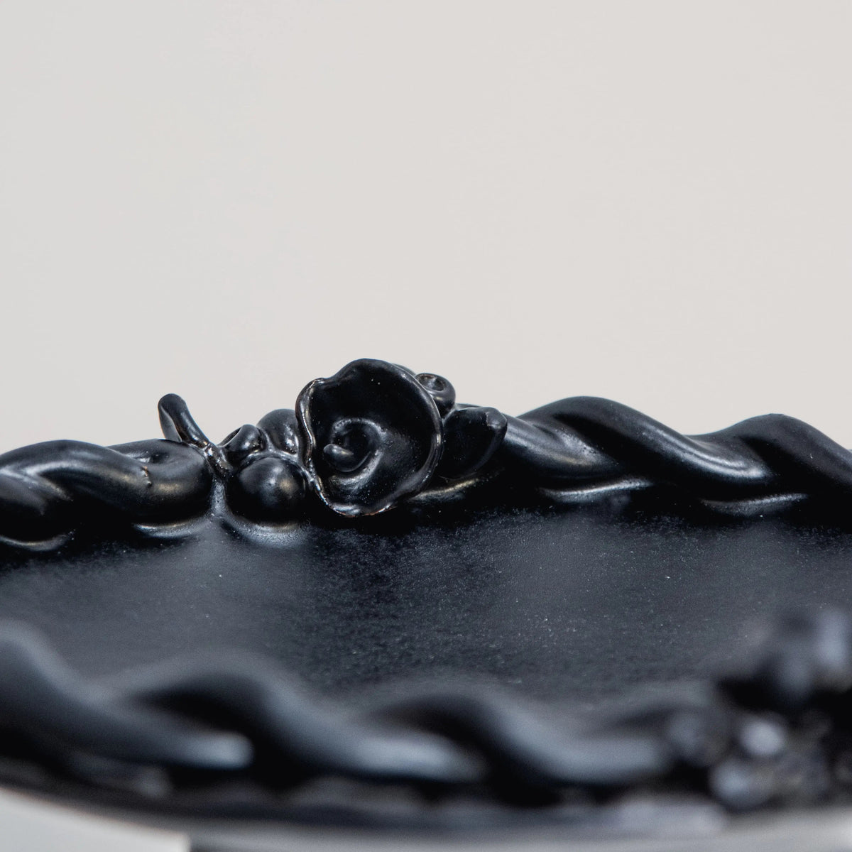 Coupe en Céramique Noire Mona Borup DEBEAULIEU