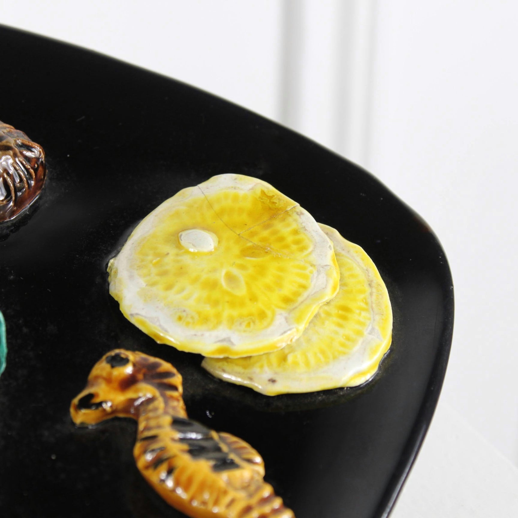 Assiette au décor marin DEBEAULIEU PARIS